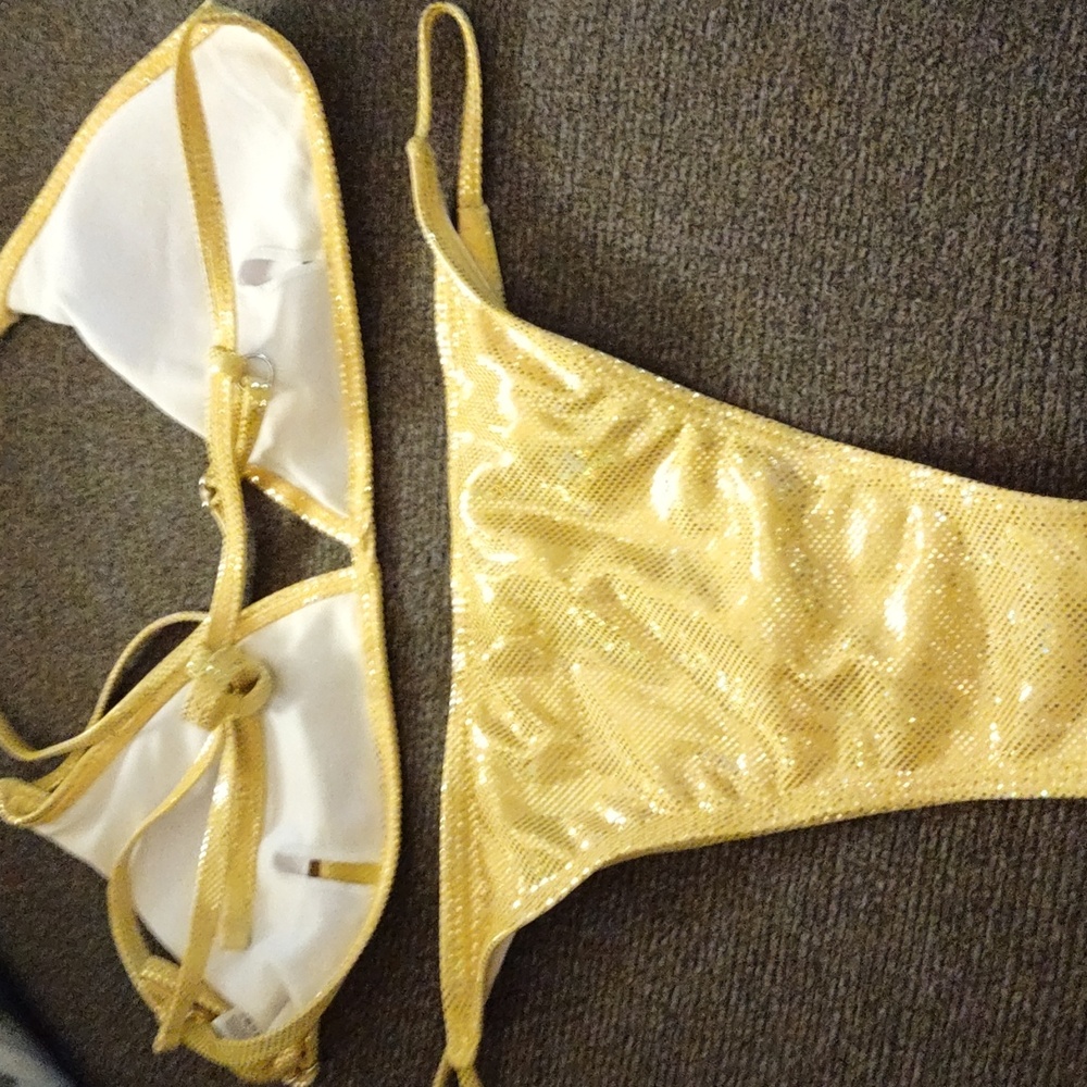 Bikini - Picture 2 of 2